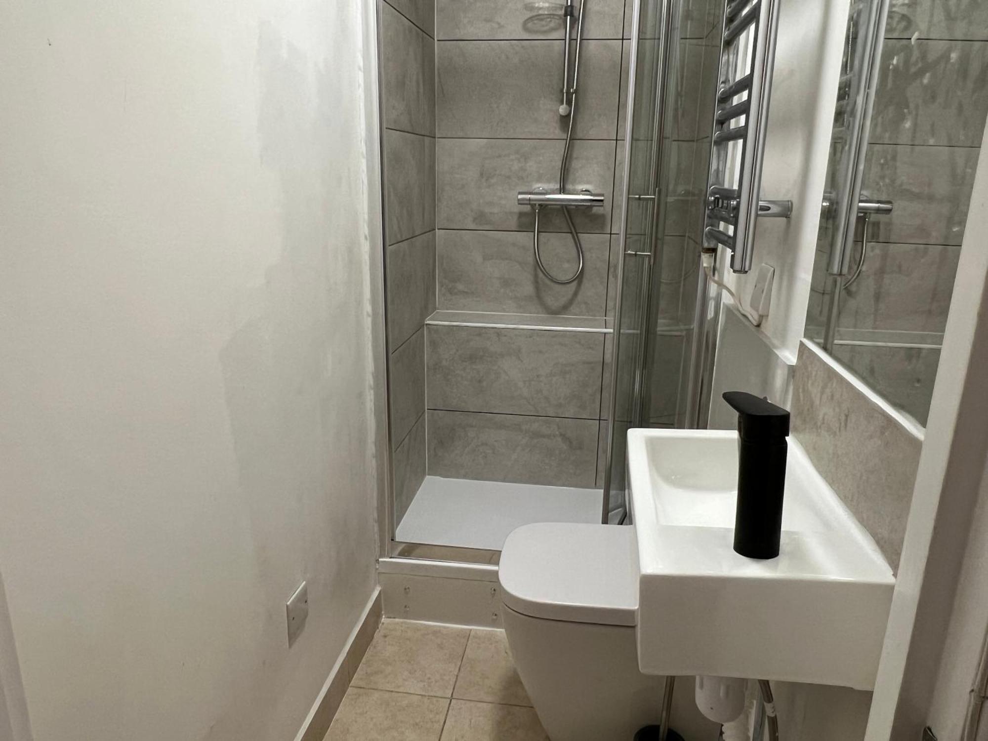 Quiet Double In Canada Water Guest house *